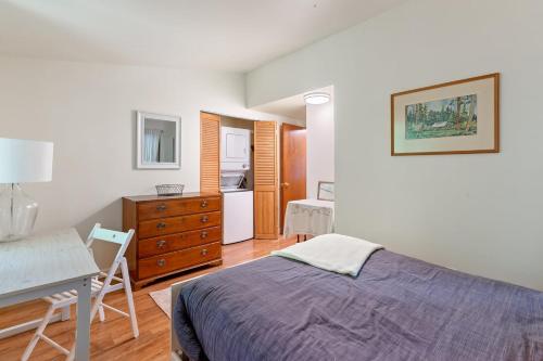Katil atau katil-katil dalam bilik di The Riverfront Retreat-woods Landing
