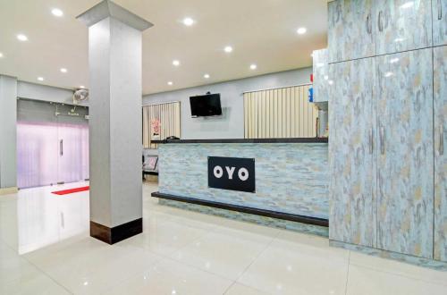 an empty lobby with a tv on a wall at Collection O Shalimar Railway Station Formerly Hotel Howrah in Kolkata