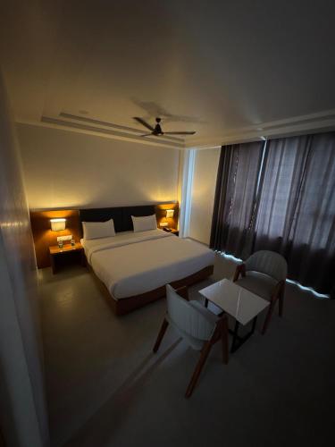 Postel nebo postele na pokoji v ubytování Hotel Madhukta Inn