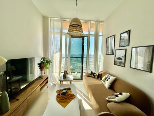 Homes2Retreat - Golf & Desert Views - Luxe 1BR Escape