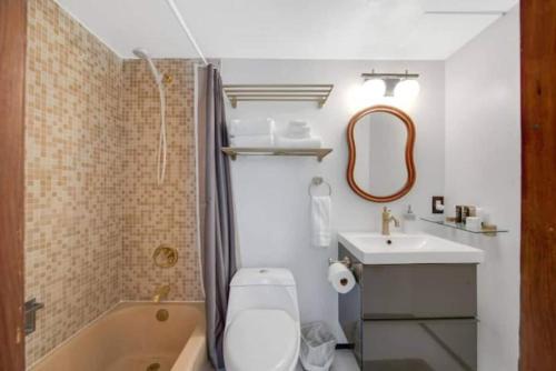 a bathroom with a tub and a toilet and a sink at Las Olas Hammocks Unit 2 By Pmi in Fort Lauderdale