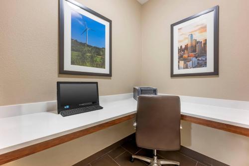 a office with a desk with a laptop and a chair at Comfort Inn I-20 Midland Stanton in Stanton
