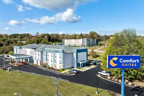 an image of a hotel with a sign for comfort suites at Comfort Suites Knoxville West - Farragut in Knoxville