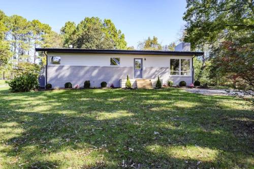 a small white house with a large yard at Gorgeous Renovated Home With Large & Private Lot in Winchester