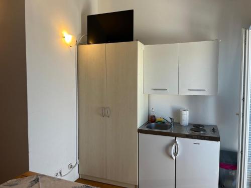 Η κουζίνα ή μικρή κουζίνα στο Guest House Lav