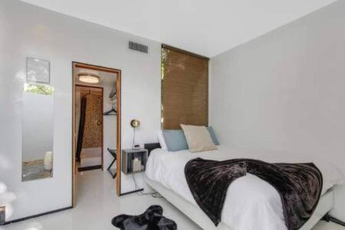 Postel nebo postele na pokoji v ubytování Las Olas Hammocks Unit 4 By Pmi