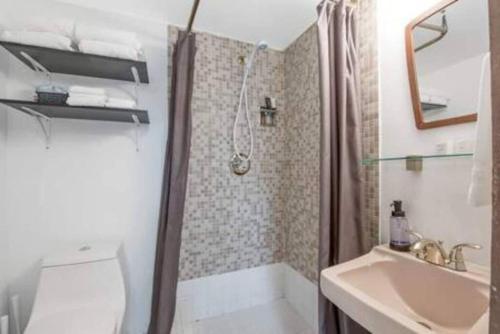 Koupelna v ubytování Las Olas Hammocks Unit 4 By Pmi