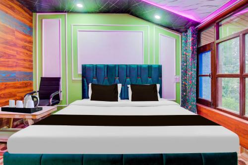 a bedroom with a large bed in a room at Collection O Airport Road Solina in Srinagar