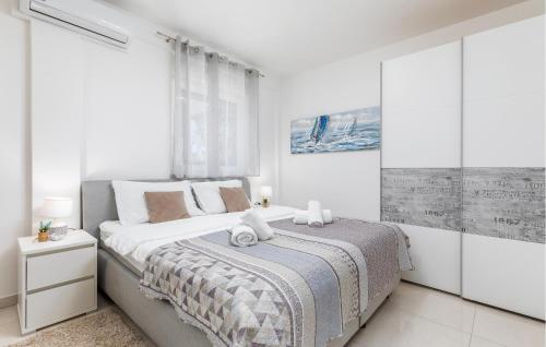 Stunning Apartment In Pula With Wifi - Cir773
