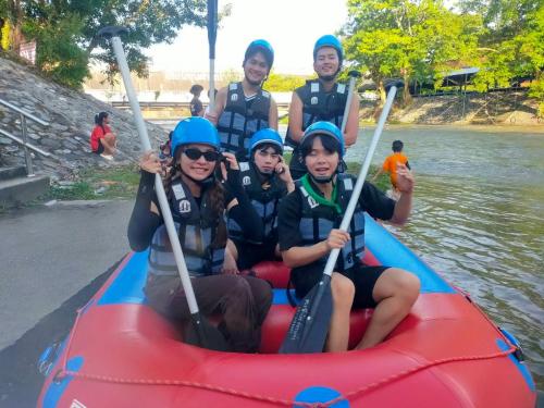 a group of people in a raft on the river at Chaba1 in Nakhon Nayok