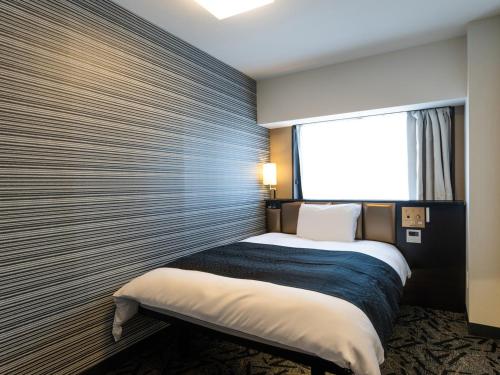 Katil atau katil-katil dalam bilik di APA Hotel Tokyo Ojima