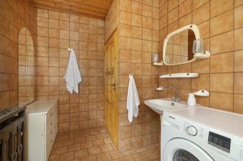 Ванная комната в Przytulne Apartamenty w Klimatycznym Domu nad Białką w Otoczeniu Górskich Krajobrazów by Noclegi Renters