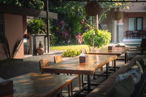 Χώρος καθιστικού στο Pondok Sentana by Pause Inn Group