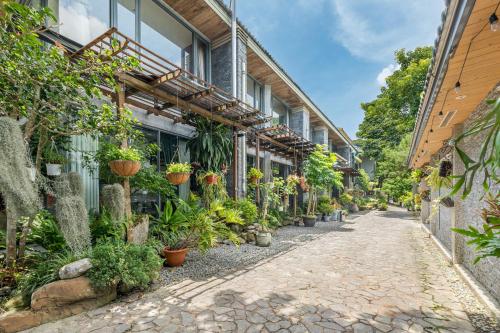 an alley with potted plants on the side of a building at Zhe Juan Meng Tian in Sanyi