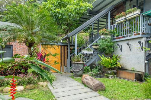 a house with plants on the side of it at Zhe Juan Meng Tian in Sanyi