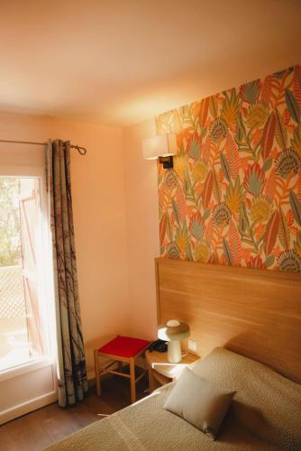 Postel nebo postele na pokoji v ubytování Hôtel Le Mas des Ecureuils