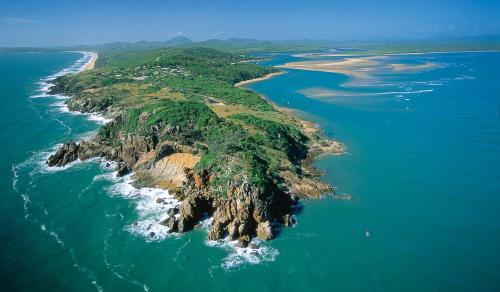 an aerial view of an island in the ocean at 1770 Beachside Backpacker in Agnes Water