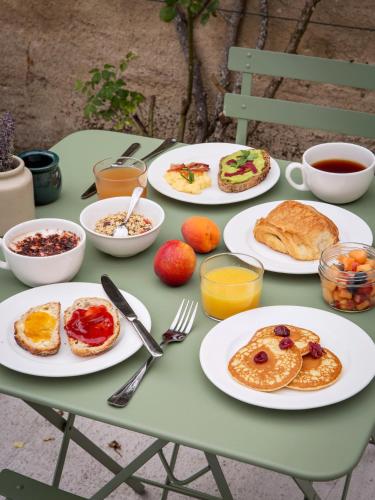 Jídlo v hotelu nebo okolí