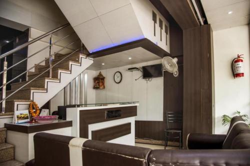 Χώρος καθιστικού στο RROOMS R K International