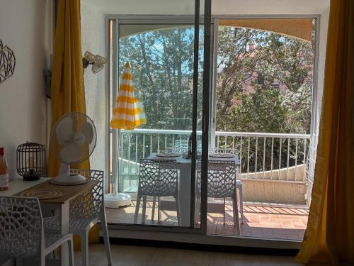 Ban công/sân hiên tại Calanques By Bellavista 300m de la plage - parking - loggia