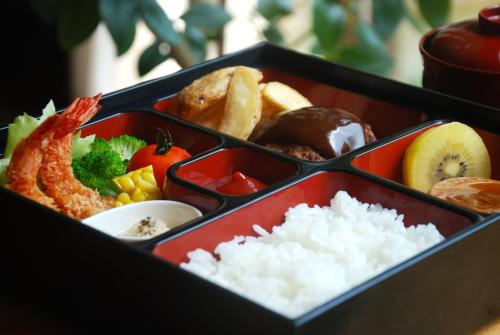 a container of food with vegetables and other foods at 風香る森のホテル鈴桃rindou in Shizuoka