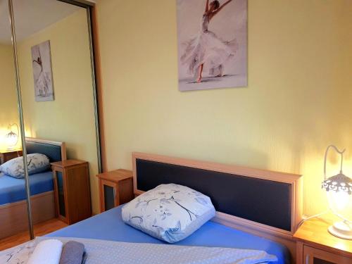 Postel nebo postele na pokoji v ubytování Nida Amber