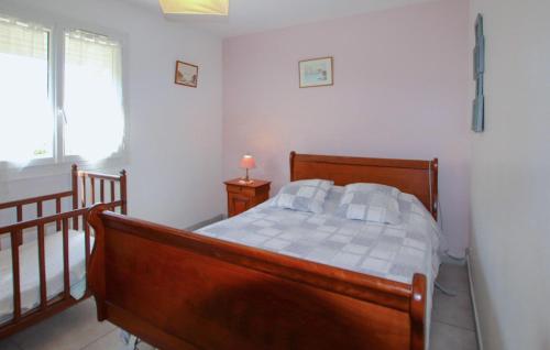 a bedroom with a bed with white pillows at Cozy Home In Bedarrides in Bédarrides
