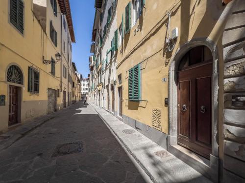 an empty street in an alley with buildings at La casina delle 6M in Florence