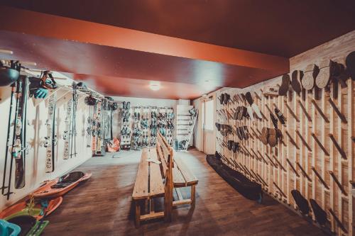 a room with a bunch of skis on the wall at L'Escale (accès en télécabine) in Châtel