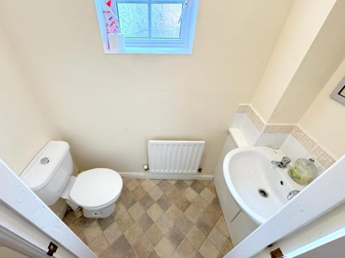Ένα μπάνιο στο 5 Holborn Spacious Home
