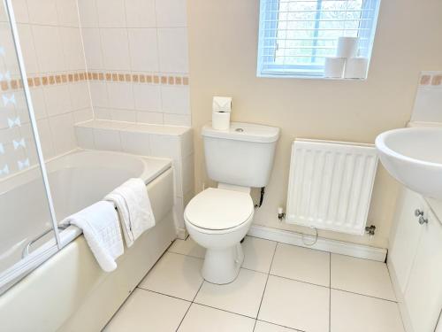 Ένα μπάνιο στο 5 Holborn Spacious Home