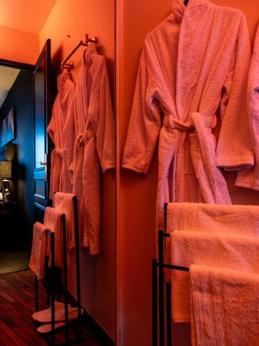 a rack of towels hanging on a wall at Love Horizons - Suite vue panoramique - Spa privatif - Rennes Centre in Rennes
