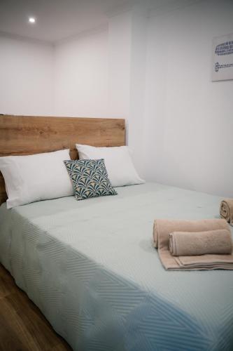 a large bed with two pillows on top of it at Riad'a Praia in Armação de Pêra