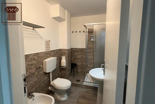 Ένα μπάνιο στο Pompei Sanctuary rooms