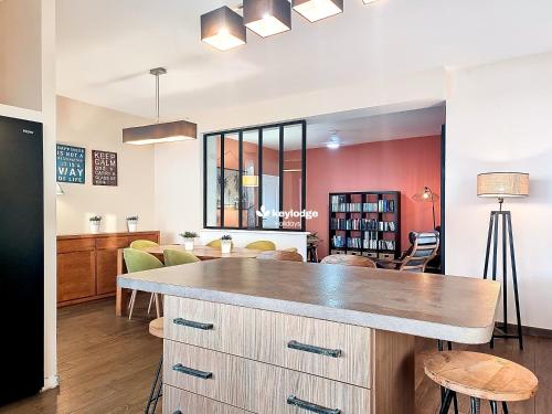 Posezení v ubytování Villa Tropical View, 160m2 avec piscine à Saint-Leu