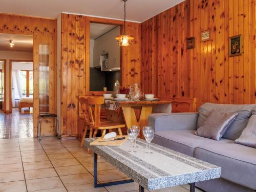 Apartment Les Platanes E3 by Interhome