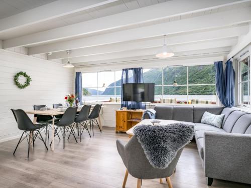 Χώρος καθιστικού στο Holiday Home Balder by Interhome