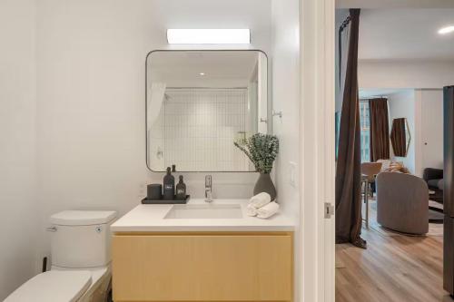 Ένα μπάνιο στο Luxury Apartments by Hyatus at Boston Cambridge