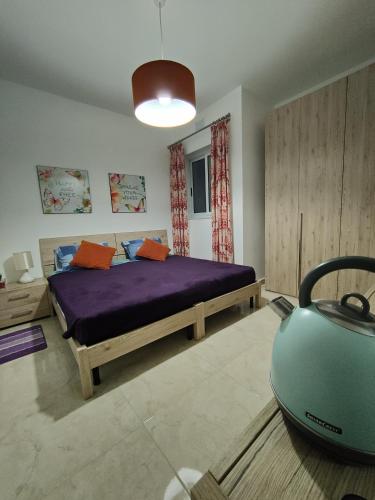Una cama o camas en una habitación de Entire Apartment I Pool Access I Walk to Beach