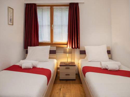 Una cama o camas en una habitación de Apartment La Siala Apt-35 by Interhome