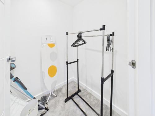 a stand up shower in a room at Stylish 2 Bedroom Flat | Sleeps 4 | in Brent Station