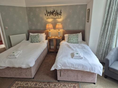 Katil atau katil-katil dalam bilik di Tregarth House