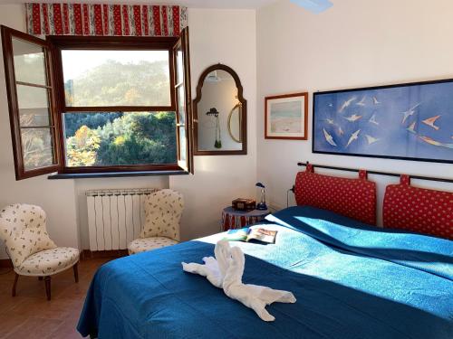 a bedroom with a bed with a animal toy on it at La Vigna in Montignoso