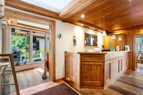 a kitchen with a wooden counter and a window at Wein- und Klimahotel Bergfriedel in Bühlertal