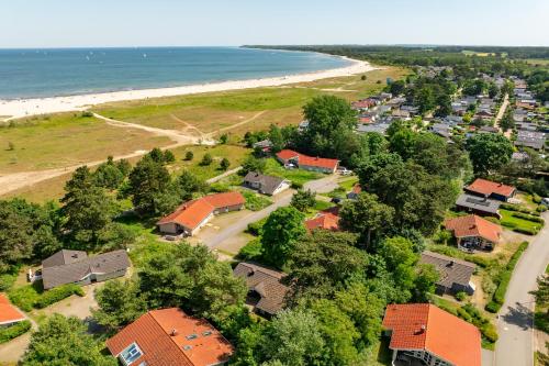 an aerial view of a residential area next to the beach at Strandblick - Dorf 1 Ferienhaus 09 in Priwall