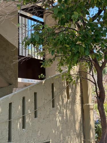 Το κτήριο όπου στεγάζεται  το διαμέρισμα