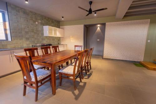 Φωτογραφία από το άλμπουμ του StayLeisurely The Flint House 3BHK, Murbad σε Mamnoli