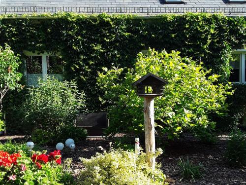 a bird house in the middle of a garden at Ferienwohnung Wolf in Nietwerder