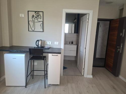 Η κουζίνα ή μικρή κουζίνα στο Bella studio-only adults