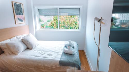 Ένα ή περισσότερα κρεβάτια σε δωμάτιο στο Coliving moderno com lindo jardim